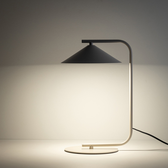 Lampada da tavolo design minimal metallo champagne
