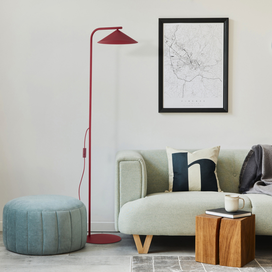 Piantana rossa design minimal da lettura per salotto