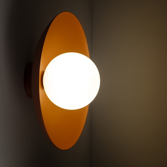 Plafoniera da soffitto piatto rosso mattone sfera bianca moderna