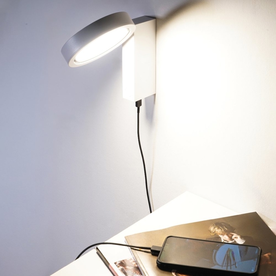Vivida noxis applique da comodino orientabile bianca led dimmerabile presa usb