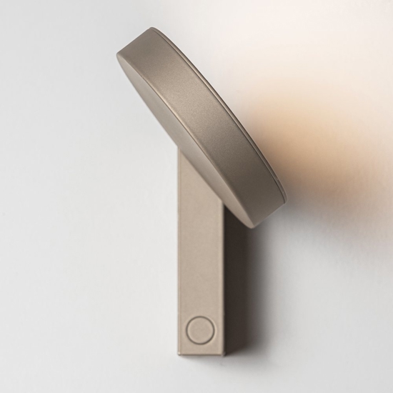 Applique da comodino vivida noxs sabbia orientabile led cct dimmerabile presa usb