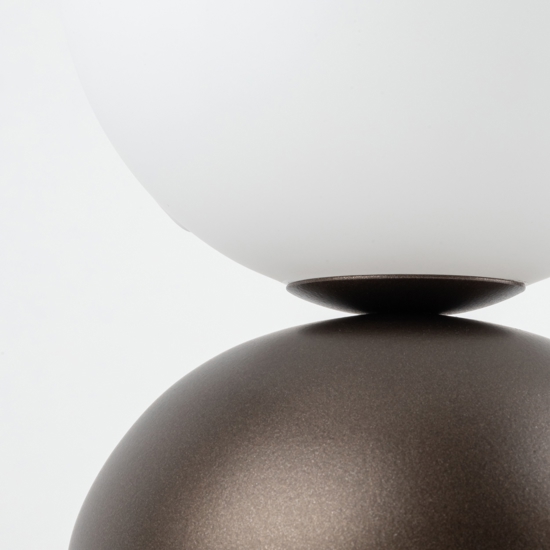 Lampada da comodino marrone sfera bianca design moderna