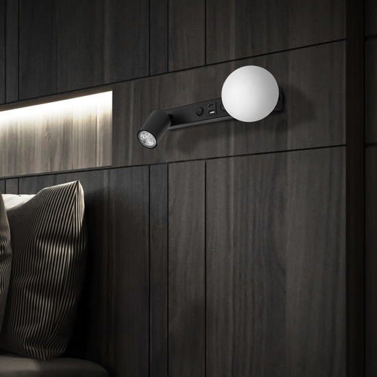Applique nero per comodini camera da letto con faretto sfera di vetro presa usb