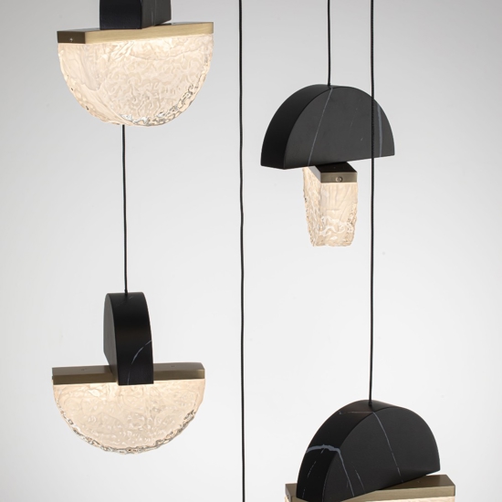 Lampadario a sospensione 5 pendenti in marmo nero e vetro per soggiorno moderno