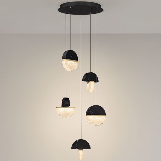 Lampadario a sospensione 5 pendenti in marmo nero e vetro per soggiorno moderno