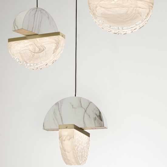 Lampadario con pendenti in marmo bianco e vetro design moderno per soggiorno