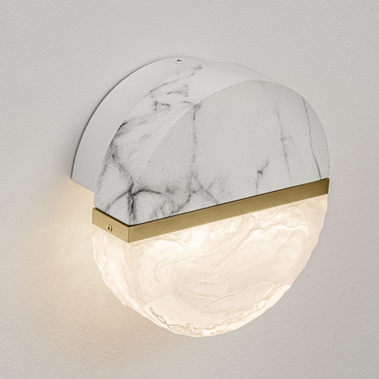 Applique da parete led tondo marmo bianco e vetro design moderno