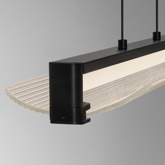 Lampadario pendente sospeso nero barra in vetro rigato per tavolo isola cucina