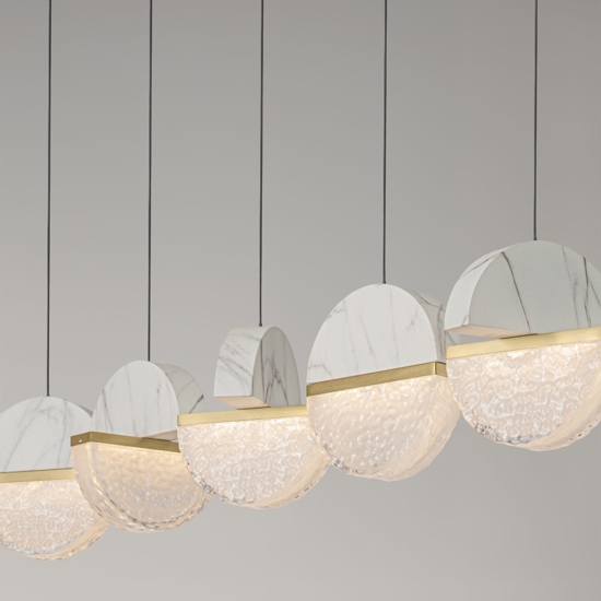 Lampadario con pendenti di marmo bianco e vetro design per tavolo sala da pranzo