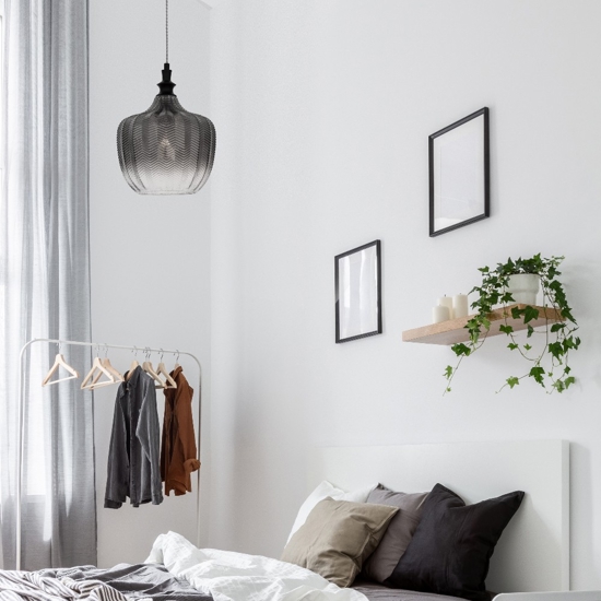 Lampada a sospensione in vetro rigato fume design contemporaneo
