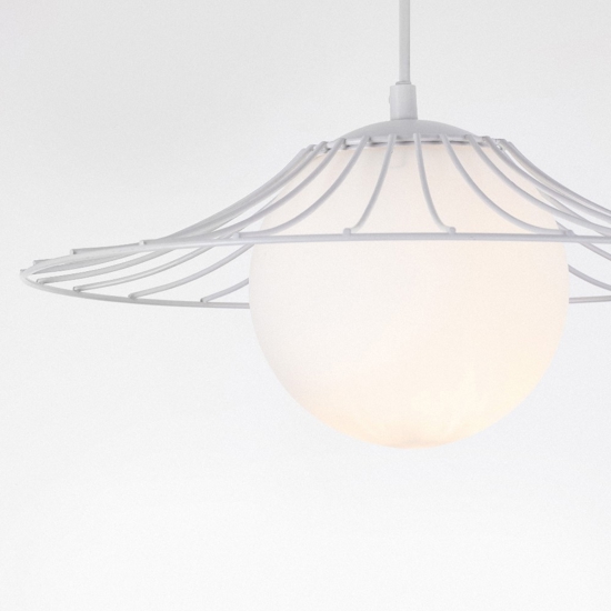 Lampadario bianco per cucina moderna cappello in metallo sfera in vetro