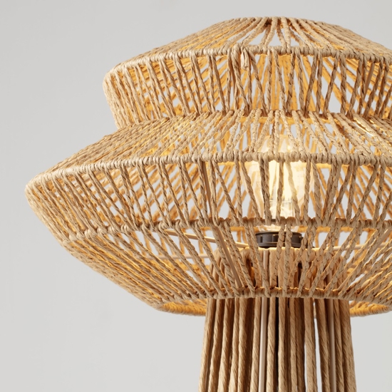 Piantana di rattan design intrecciato per soggiorno