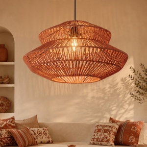 Lampadario di rattan rosso intrecciato per soggiorno