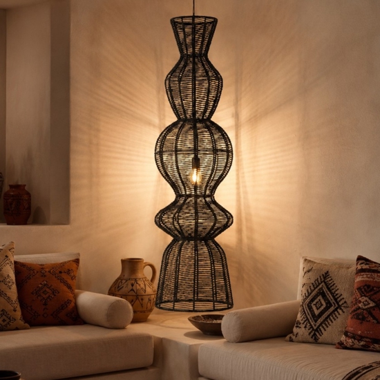 Lampadario di rattan nero allungato per salotto