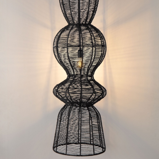 Lampadario di rattan nero allungato per salotto
