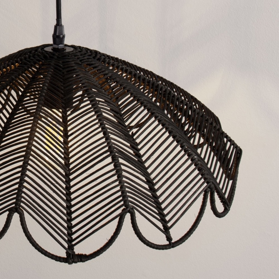 Lampadario di rattan nero per cucina
