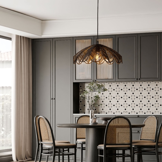 Lampadario di rattan nero per cucina