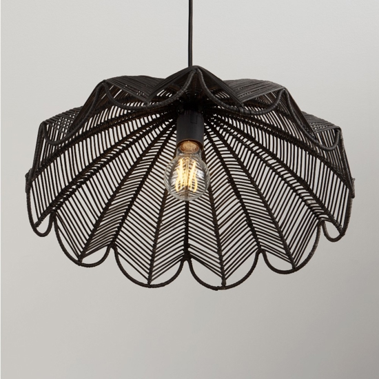 Lampadario di rattan nero per cucina