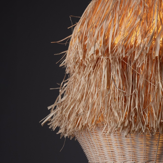Lampadario di rattan e rafia per camera da letto