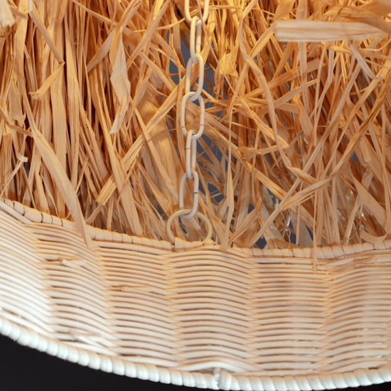 Lampadario di rattan e rafia per camera da letto