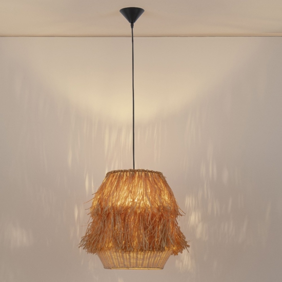 Lampadario di rattan e rafia per camera da letto