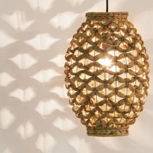 Lampada a sospensione in rattan e giacinto essiccato