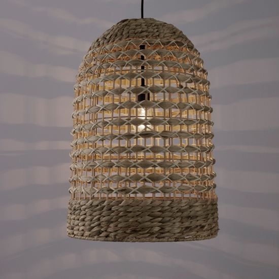 Lampadario cupola di rattan e giacinto essiccato per soggiorno
