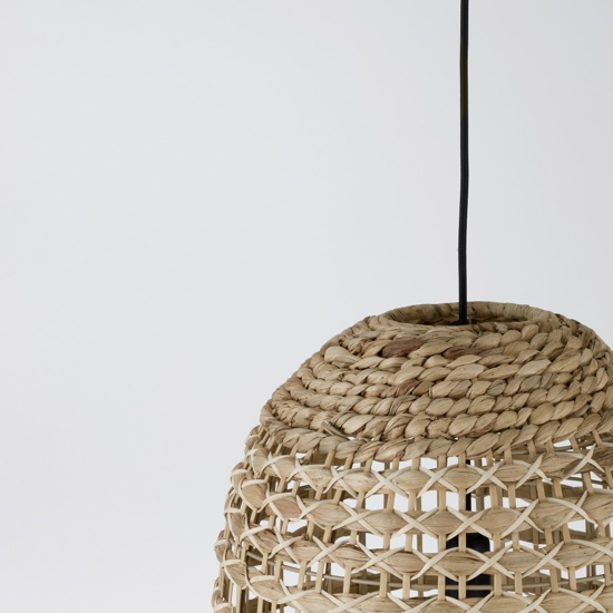 Lampadario cupola di rattan e giacinto essiccato per soggiorno