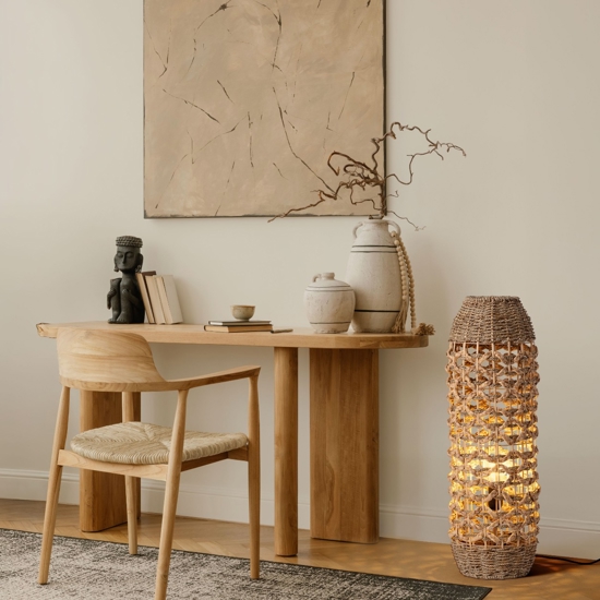 Lampada da terra in rattan e giacinto essiccato erba
