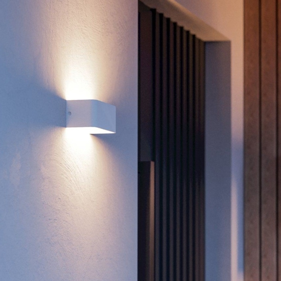 Applique bianco da esterno led rgb da 2700k a 6500k controllo da remoto app ip55 eglo sania-z