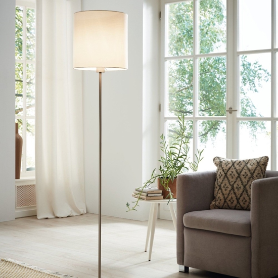 Piantana moderna con paralume bianco stelo nickel eglo pastera