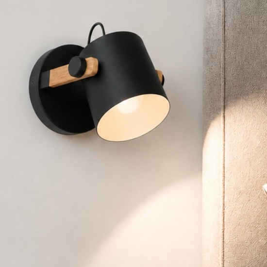 Applique legno e metallo nero a spot orientabile per comodino camera da letto eglo hornwood