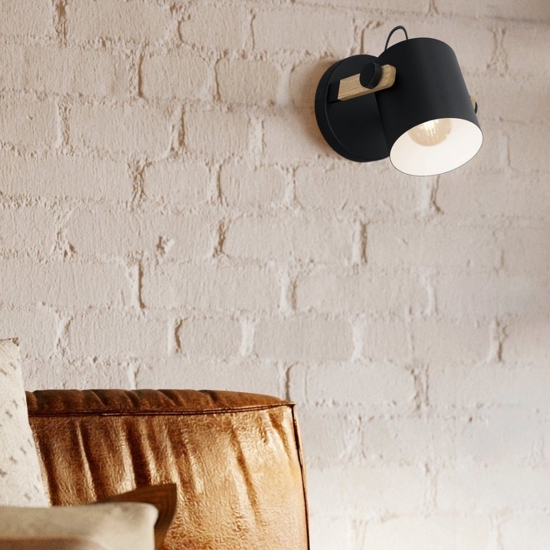 Applique legno e metallo nero a spot orientabile per comodino camera da letto eglo hornwood