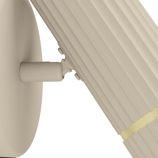 Applique da comodino per camera da letto con interruttore faretto sabbia ottone eglo caminia