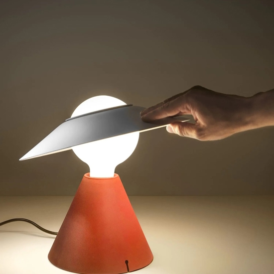 Fante stilnovo abat-jour rossa da comodino design moderno orientabile e27