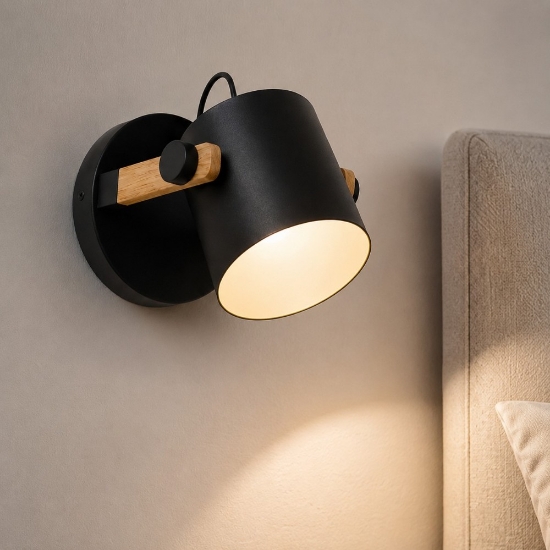 Applique legno e metallo nero a spot orientabile per comodino camera da letto eglo hornwood