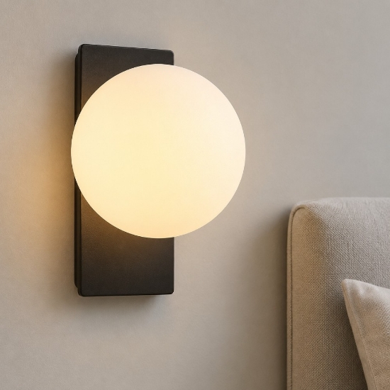 Applique camera da letto moderna led 5w 3000k nero sfera vetro bianco