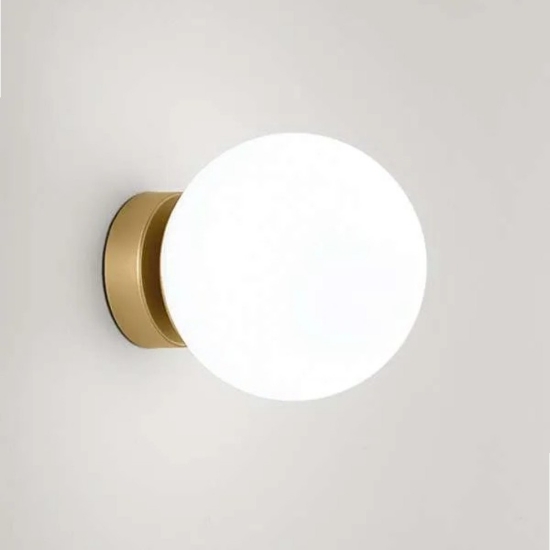 Applique oro da bagno moderno sfera vetro bianco perenz maga