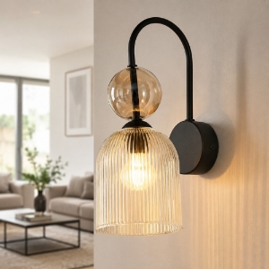 Applique da parete nero con sfera in vetro ambra