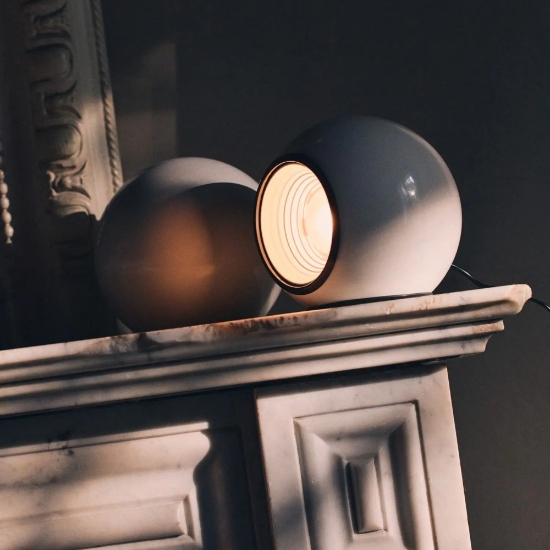 Abat-jour da comodino bianca design gravitino stilnovo led 3000k dimmerabile