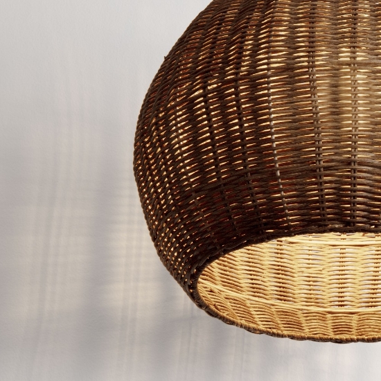 Lampadario cupola di rattan marrone per sala da pranzo