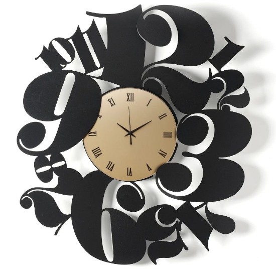 Orologio moderno a parete nero e ottone per cucina
