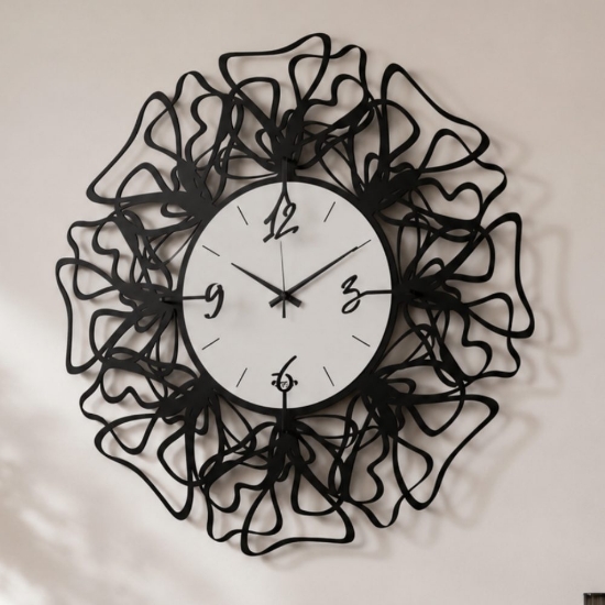 Orologio rotondo nero design linee per cucina moderna