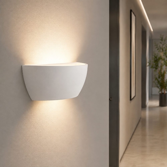Applique da parete in gesso bianco design mezza luna