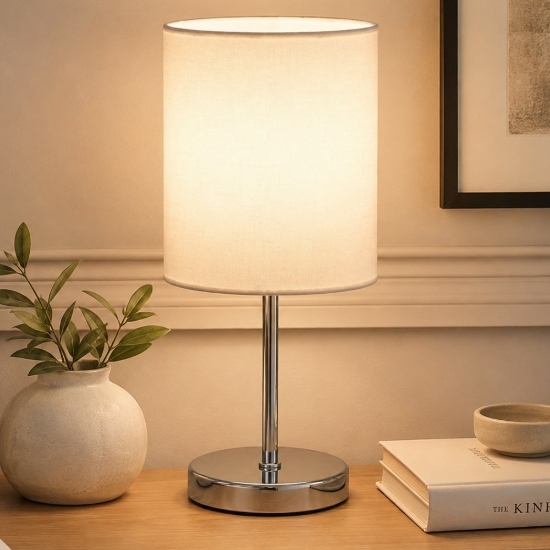Lampada da tavolo cromo paralume bianco