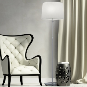 Piantana da terra cromo elegante per salotto