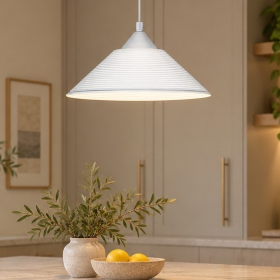 Lampada a sospensione conica bianca per isola cucina