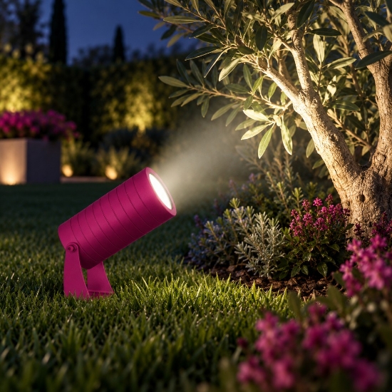 Faretto ip65 orientabile moderno da esterno prato magenta