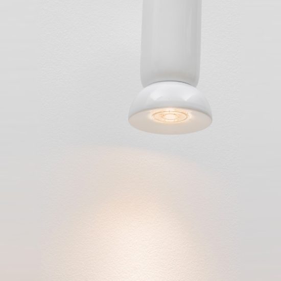 Applique moderna da parete cilindrica bianco lucido e bianco sabbiato per soggiorno