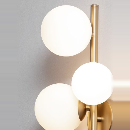 Applique da parete per soggiorno contemporanea sferica opale e oro vetro 23cm